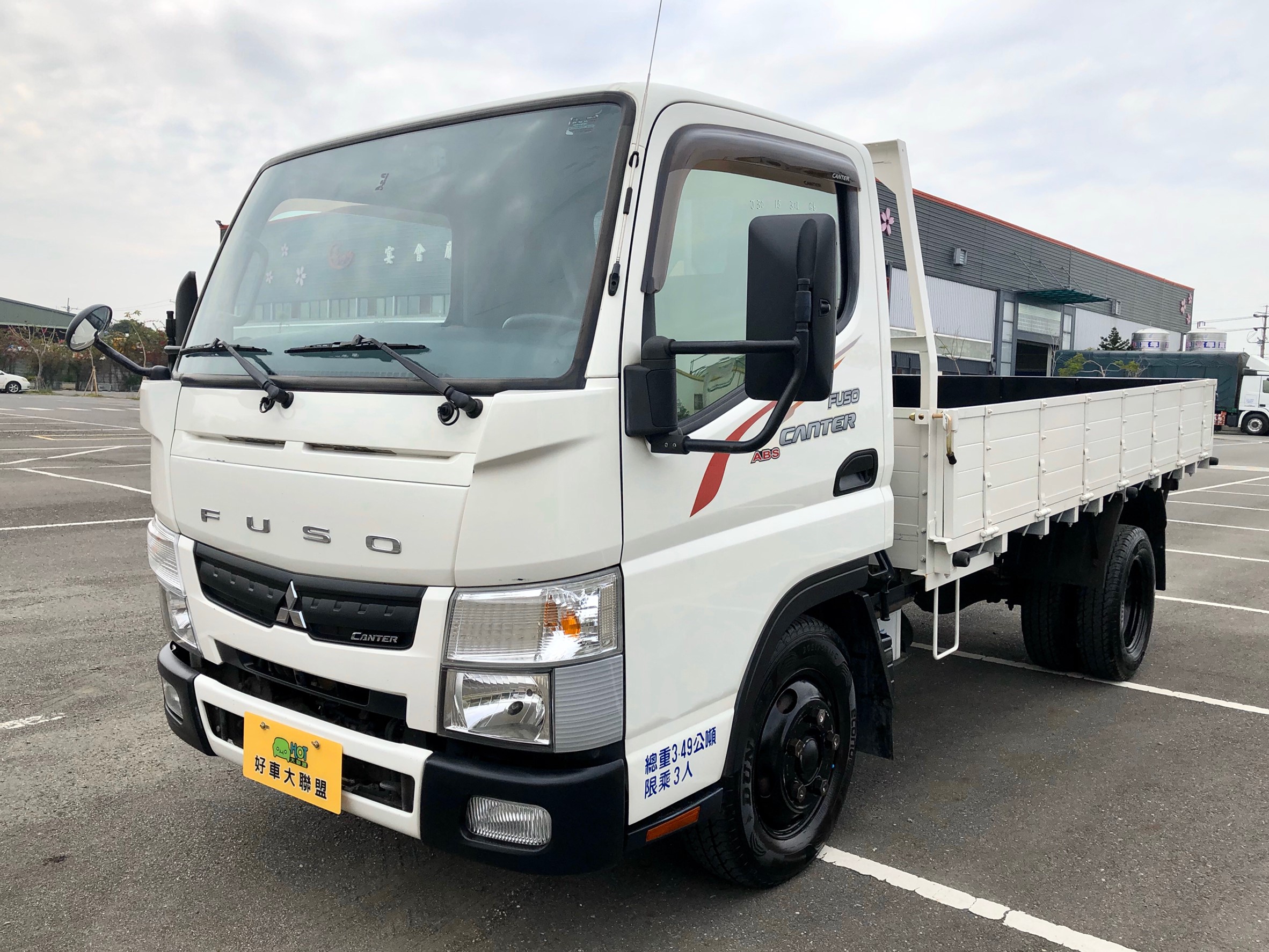 2015 Mitsubishi 三菱 商用車