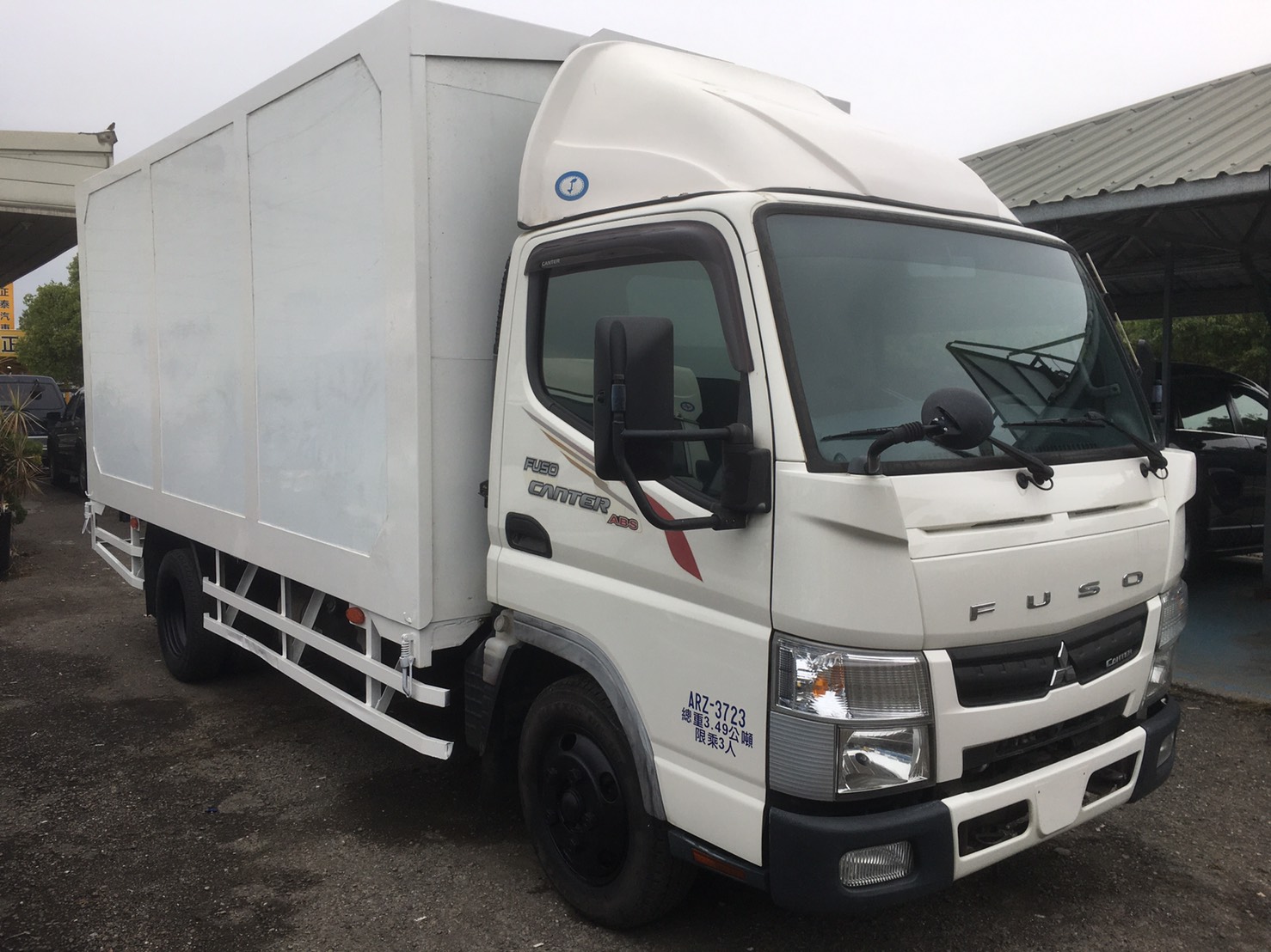 2013 Mitsubishi 三菱 商用車