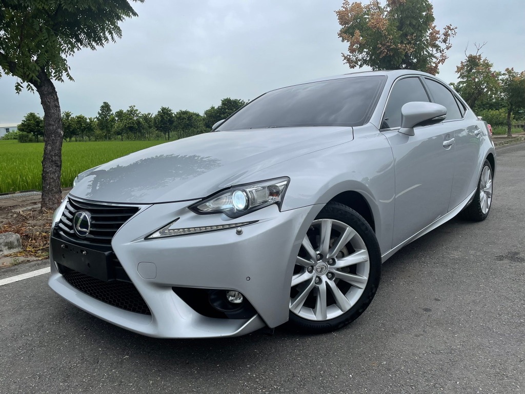 Hot大聯盟 Lexus Is 300h Hid頭燈油電車9安全氣囊免key