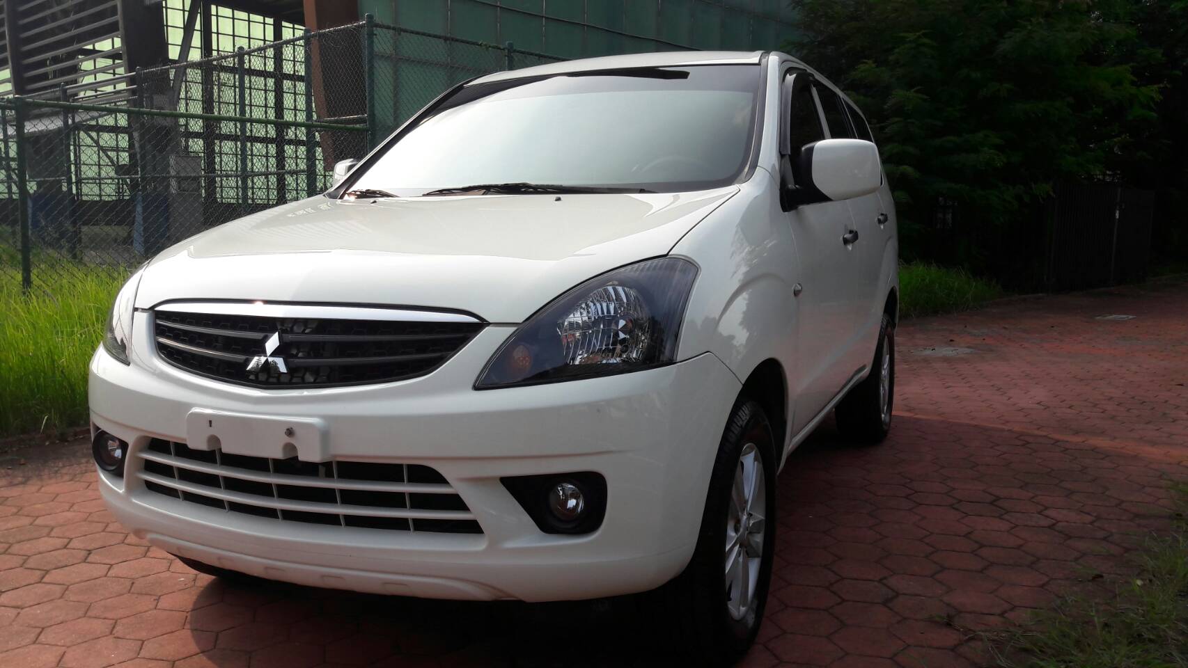 2011 Mitsubishi 三菱 Zinger