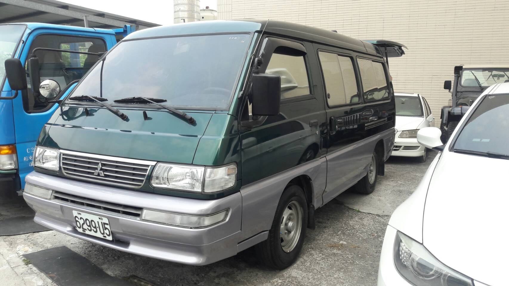 2012 Mitsubishi 三菱 商用車