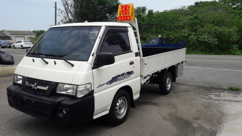 2015 Mitsubishi 商用車