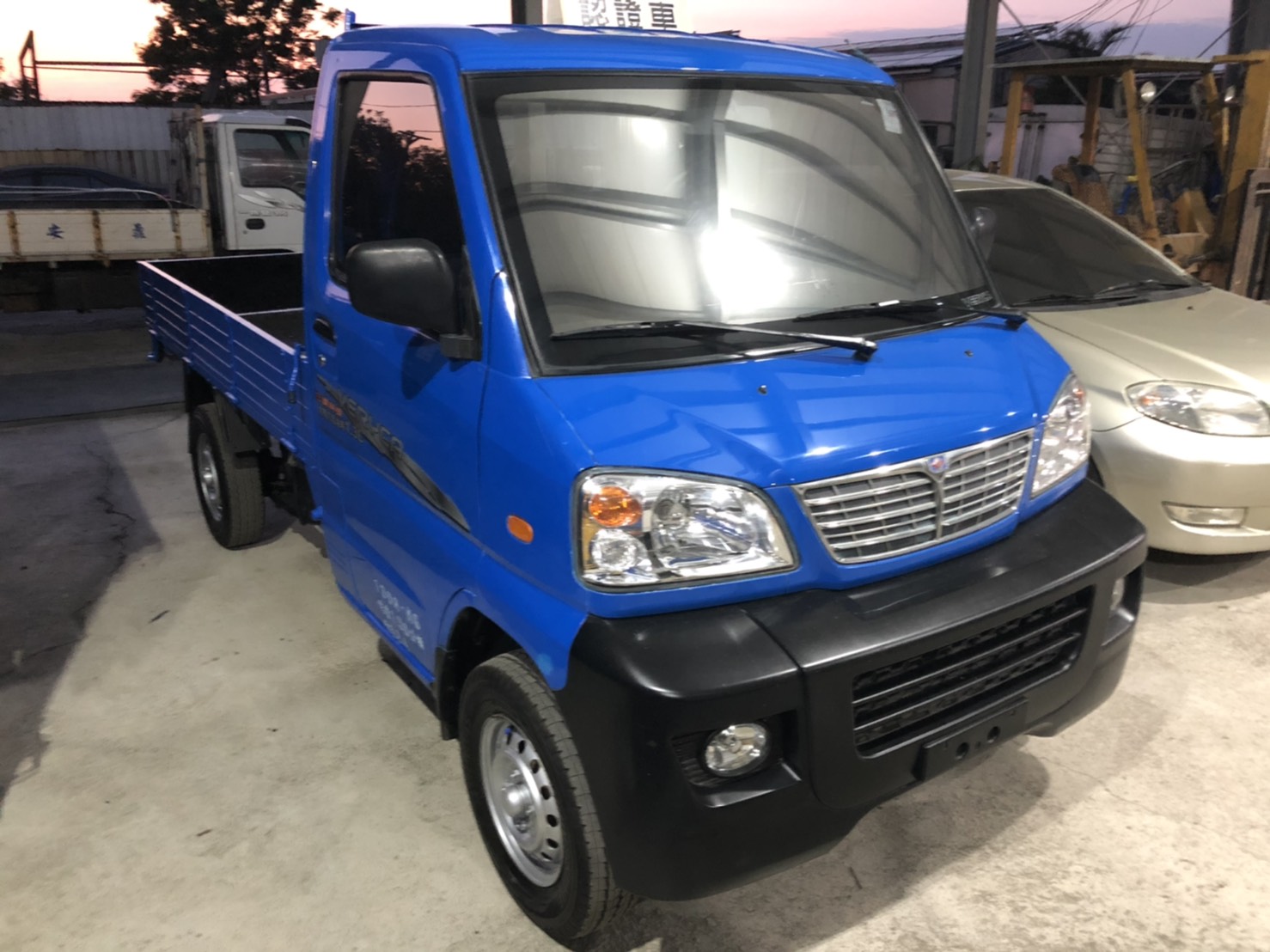 2011 Mitsubishi 三菱 商用車