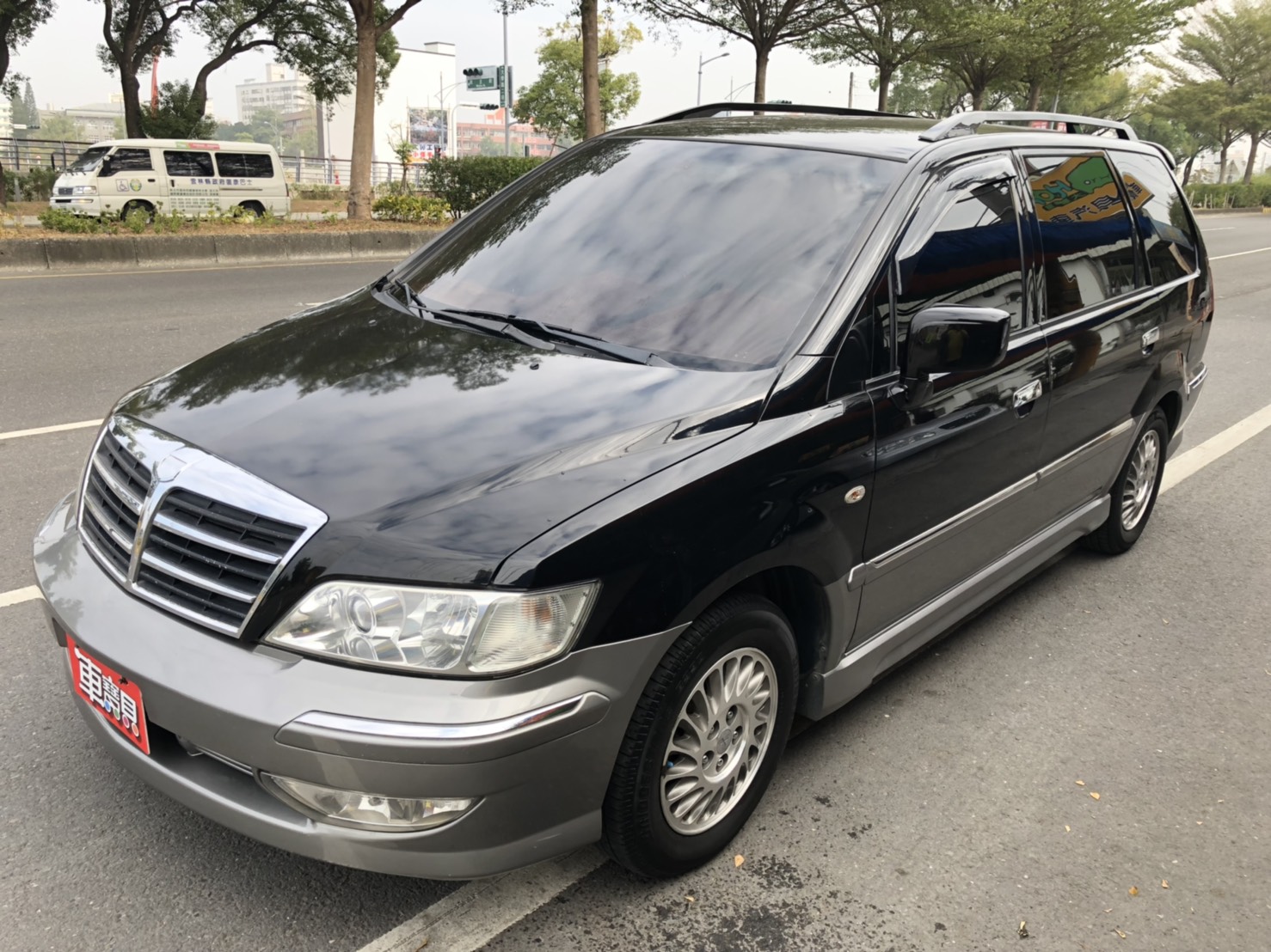 2003 Mitsubishi Savrin