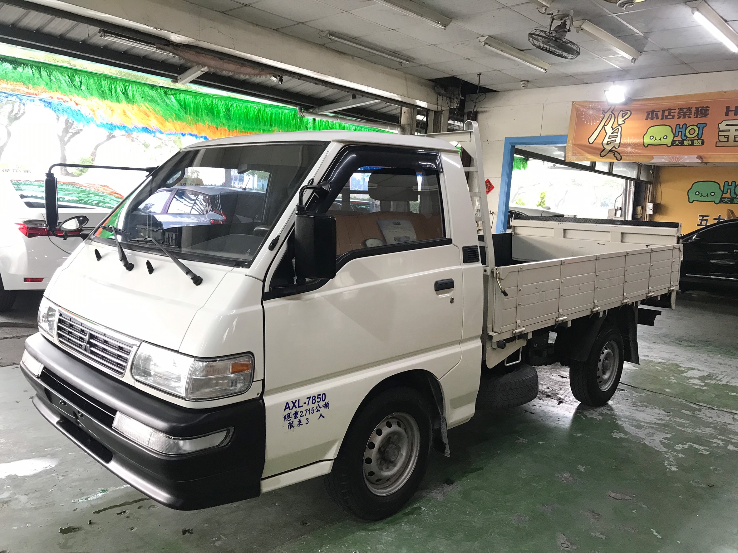 2012 Mitsubishi 三菱 商用車