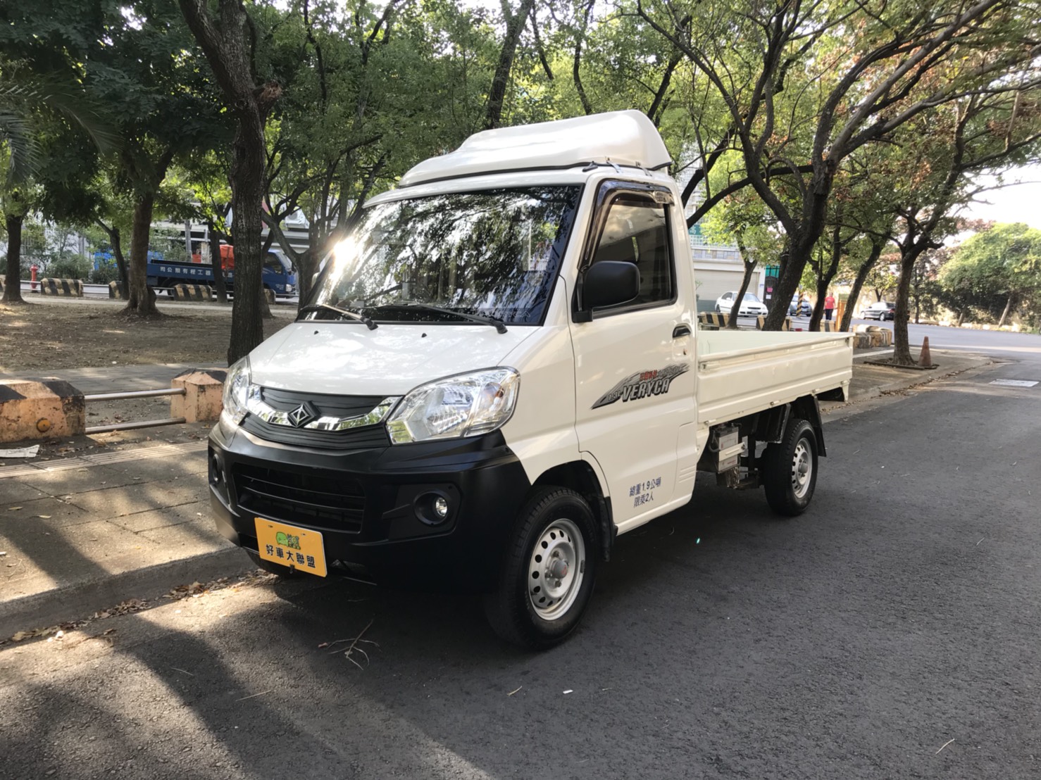 2015 Mitsubishi 商用車