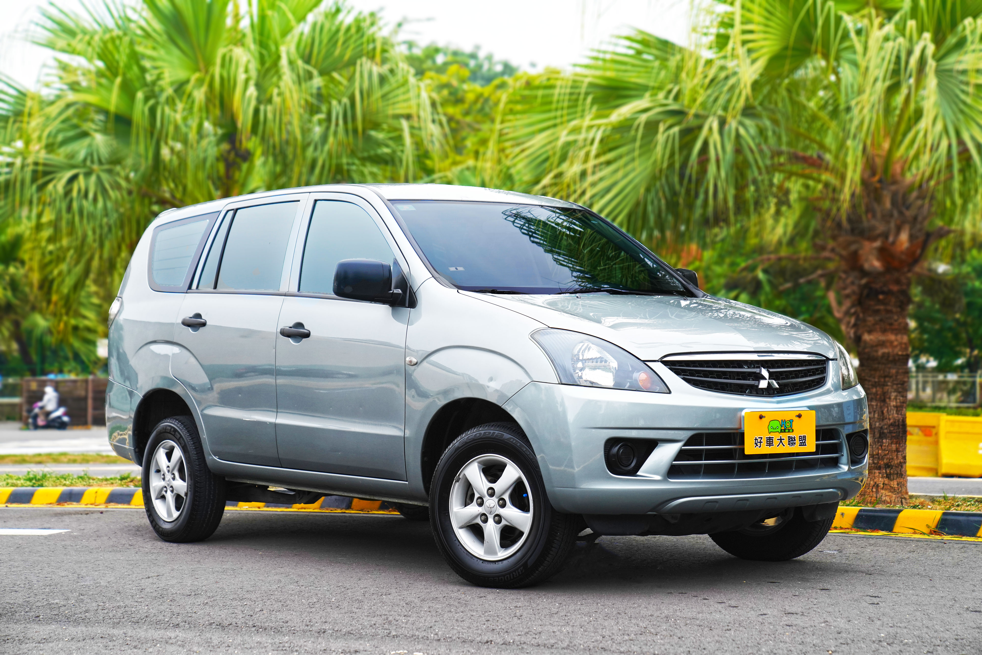 2008 Mitsubishi Zinger
