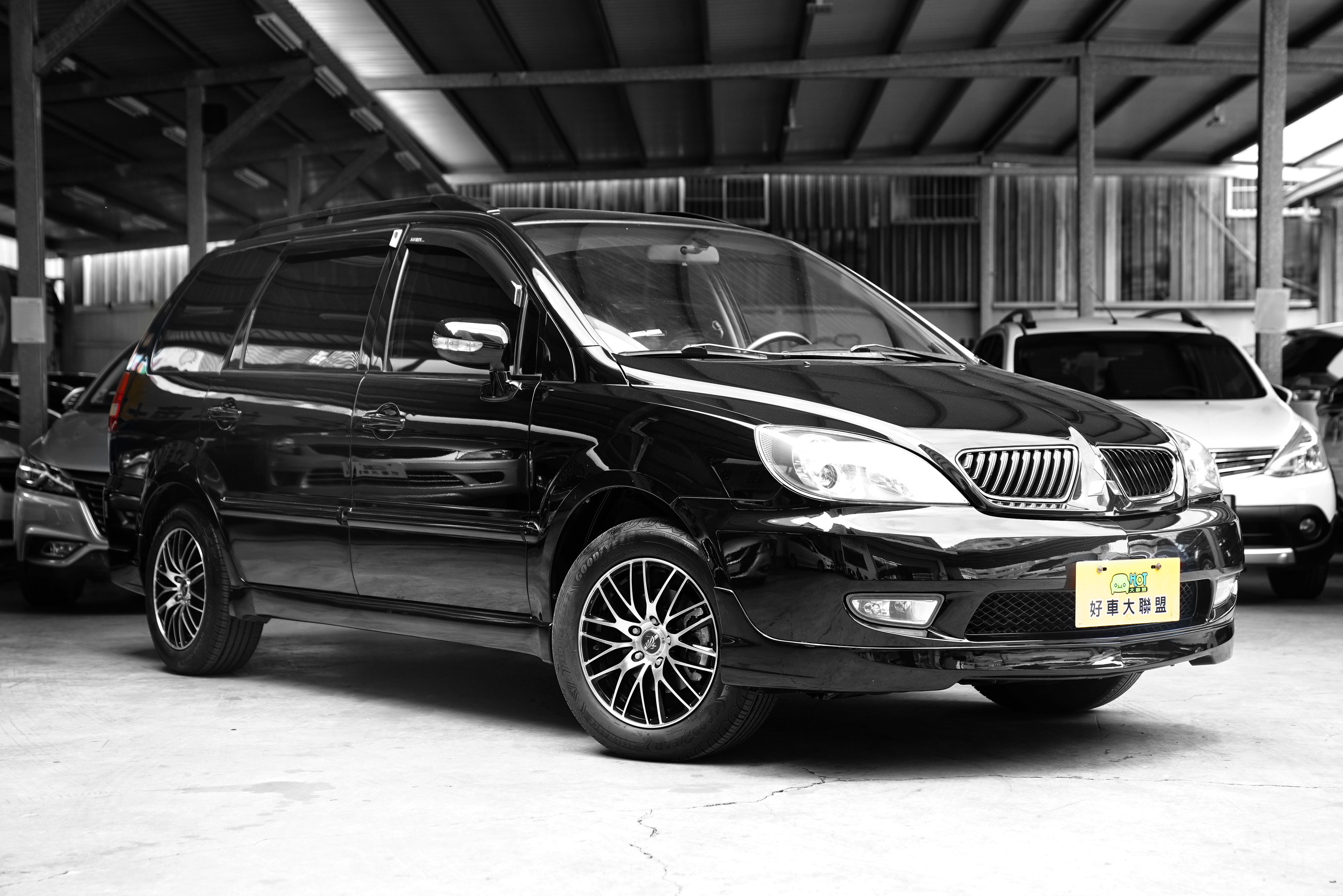 2005 Mitsubishi Savrin