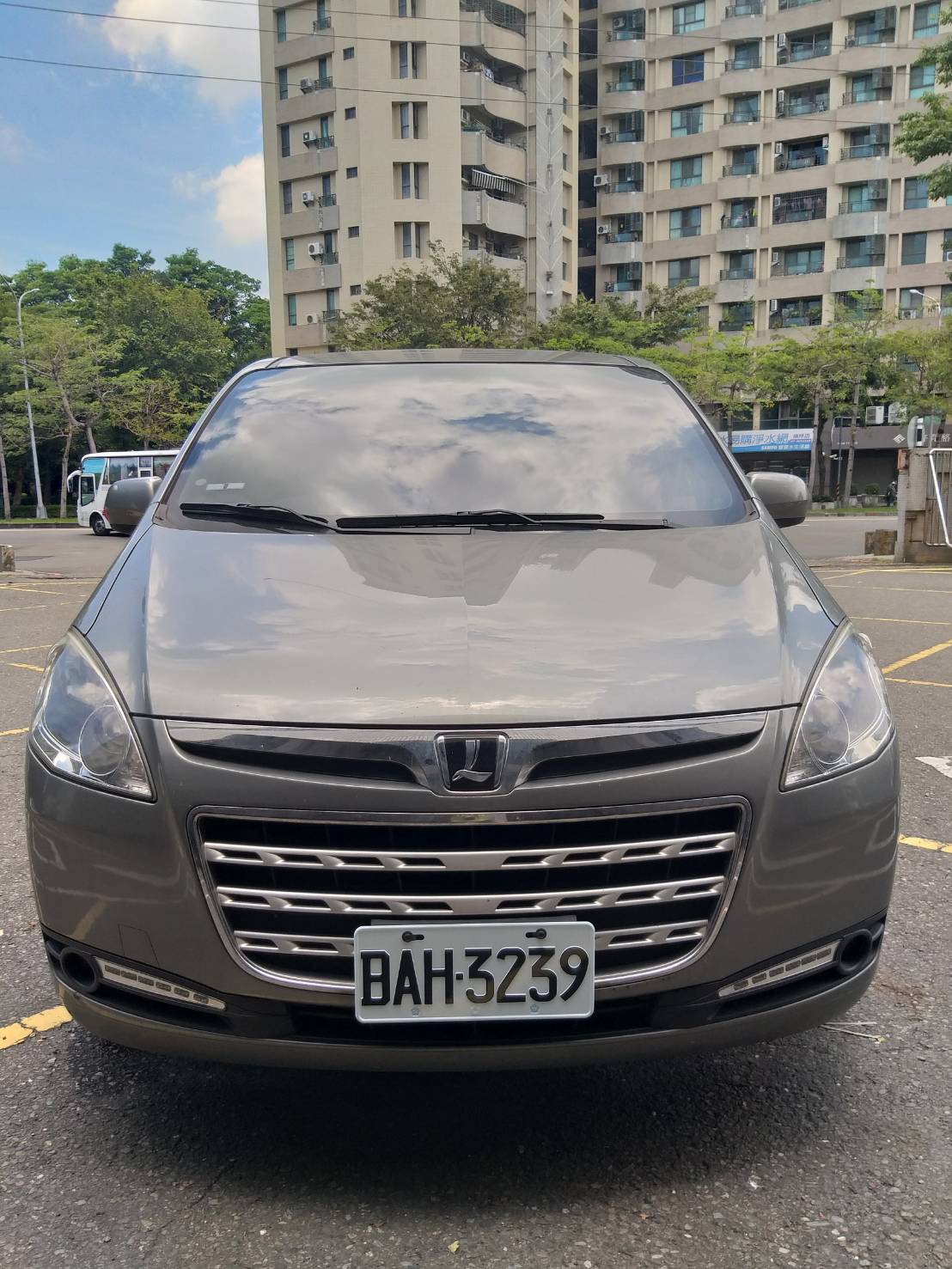 2013 Luxgen M7 turbo