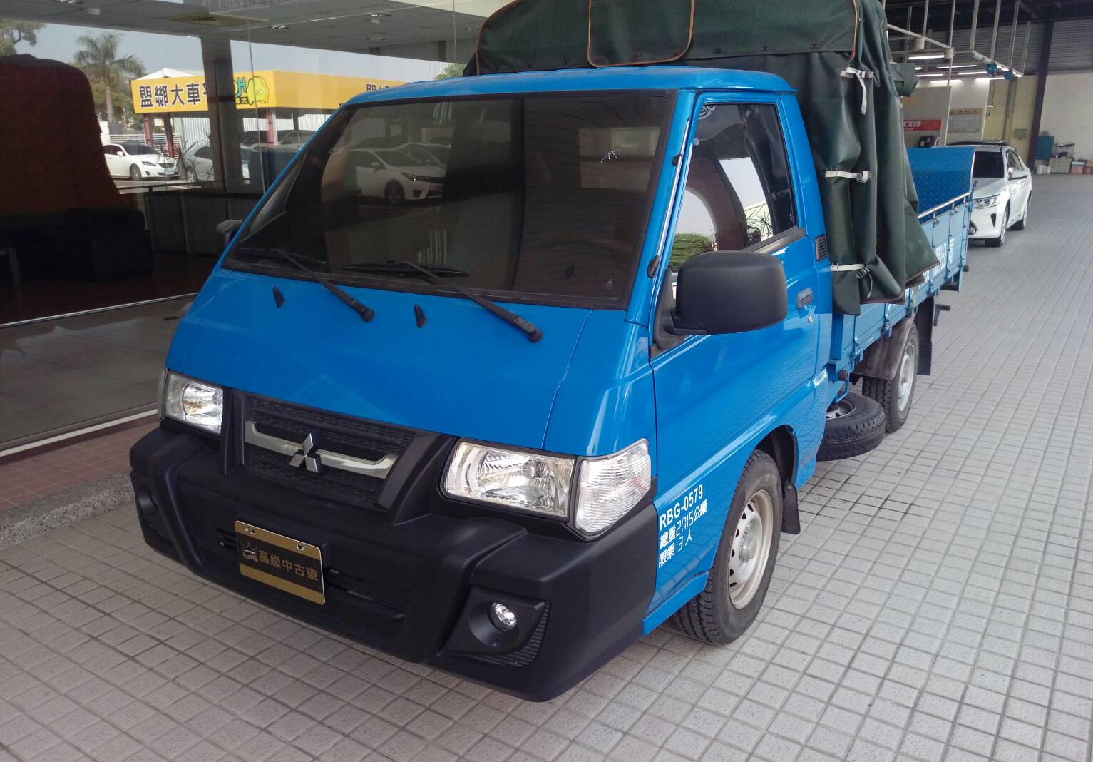 2015 Mitsubishi 商用車