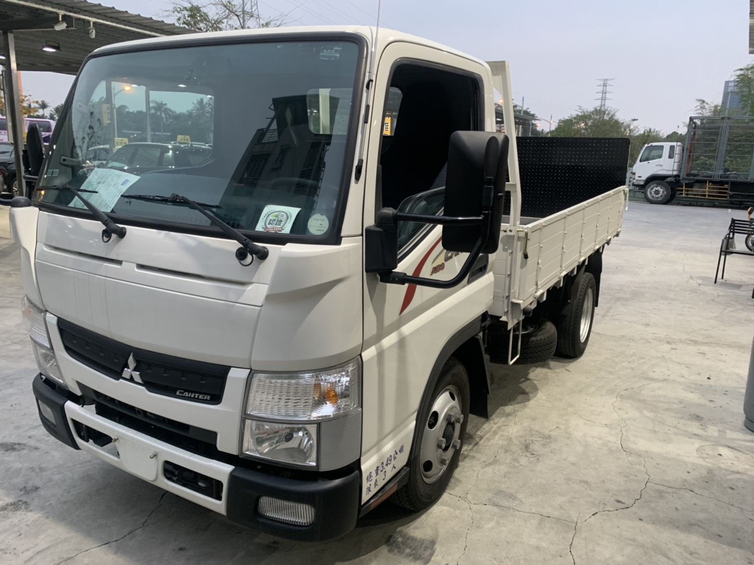 2015 Mitsubishi 三菱 商用車