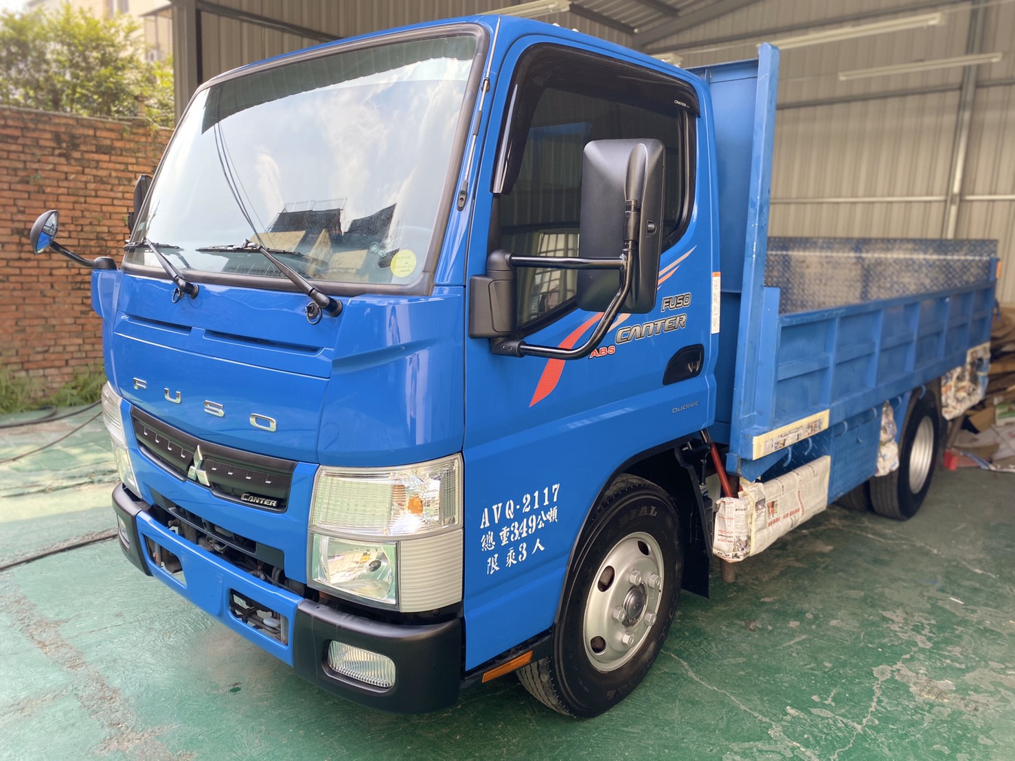 2017 Mitsubishi 三菱 商用車