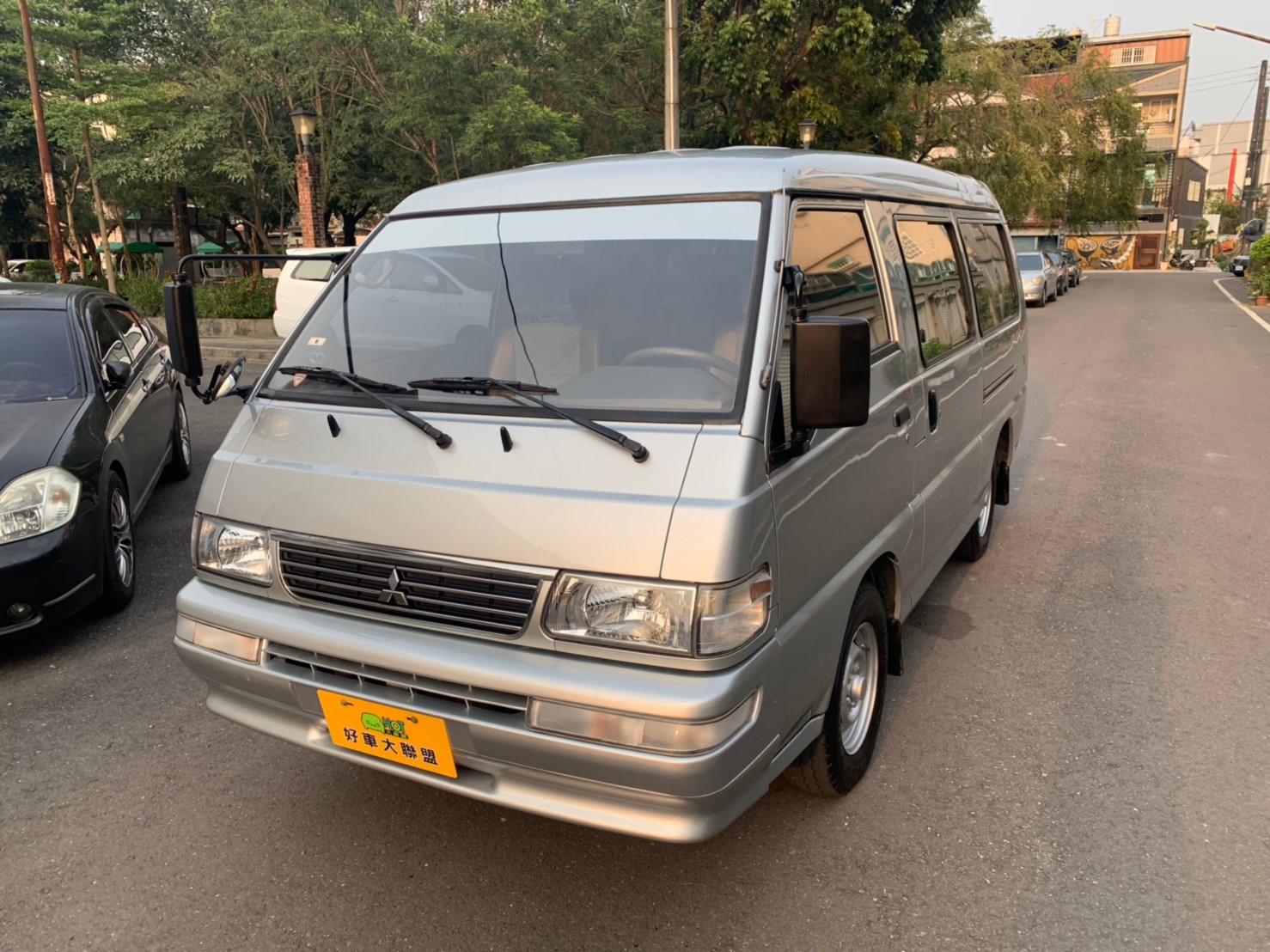 2011 Mitsubishi 三菱 商用車