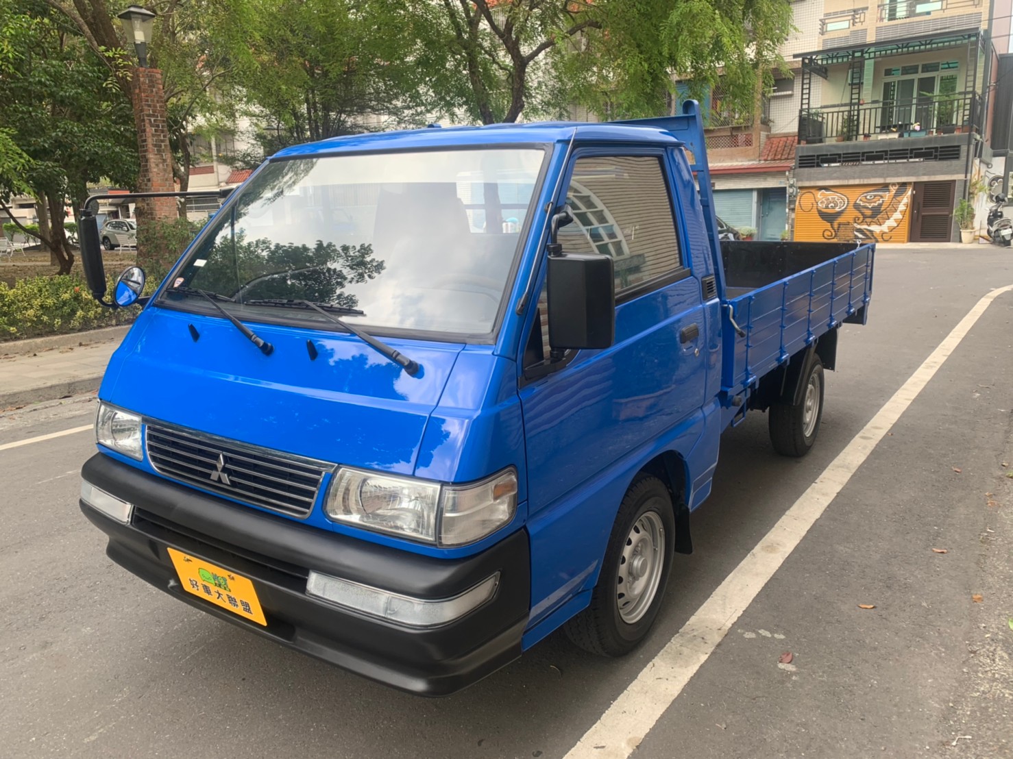 2010 Mitsubishi 三菱 商用車