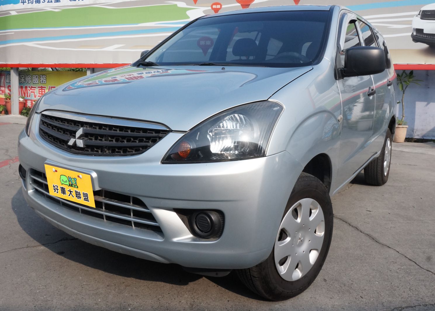 2012 Mitsubishi Zinger
