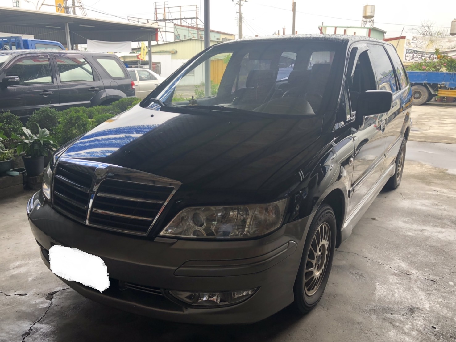 2004 Mitsubishi Savrin