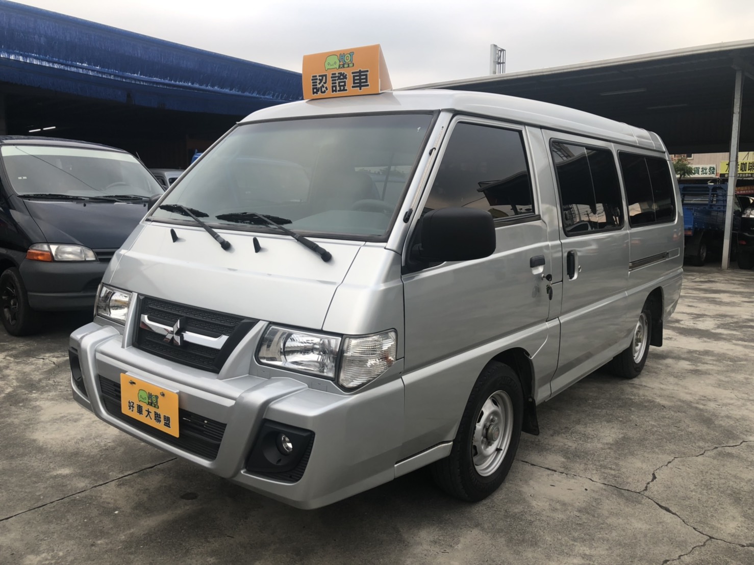 2015 Mitsubishi 三菱 商用車