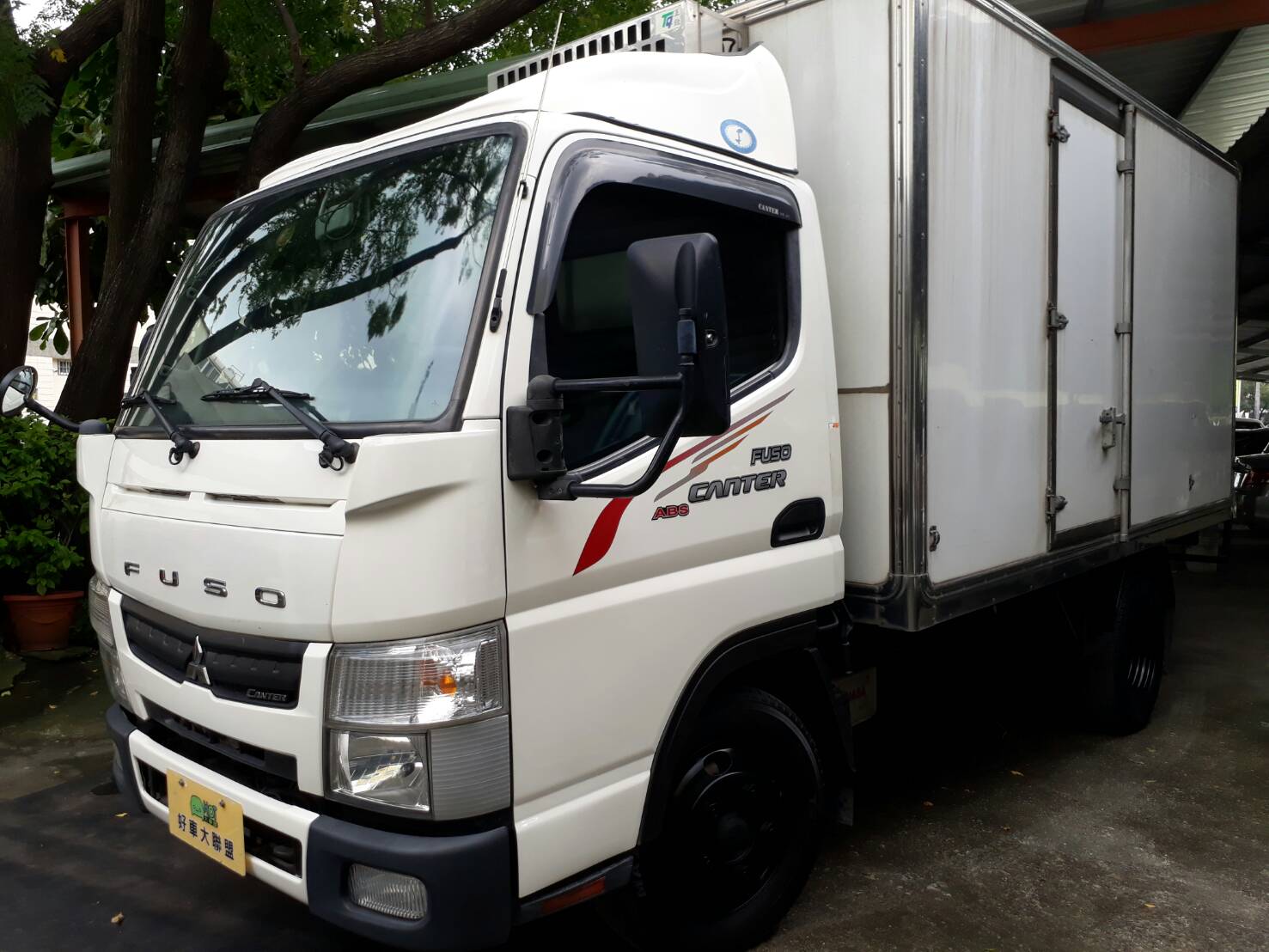 2014 Mitsubishi 三菱 商用車