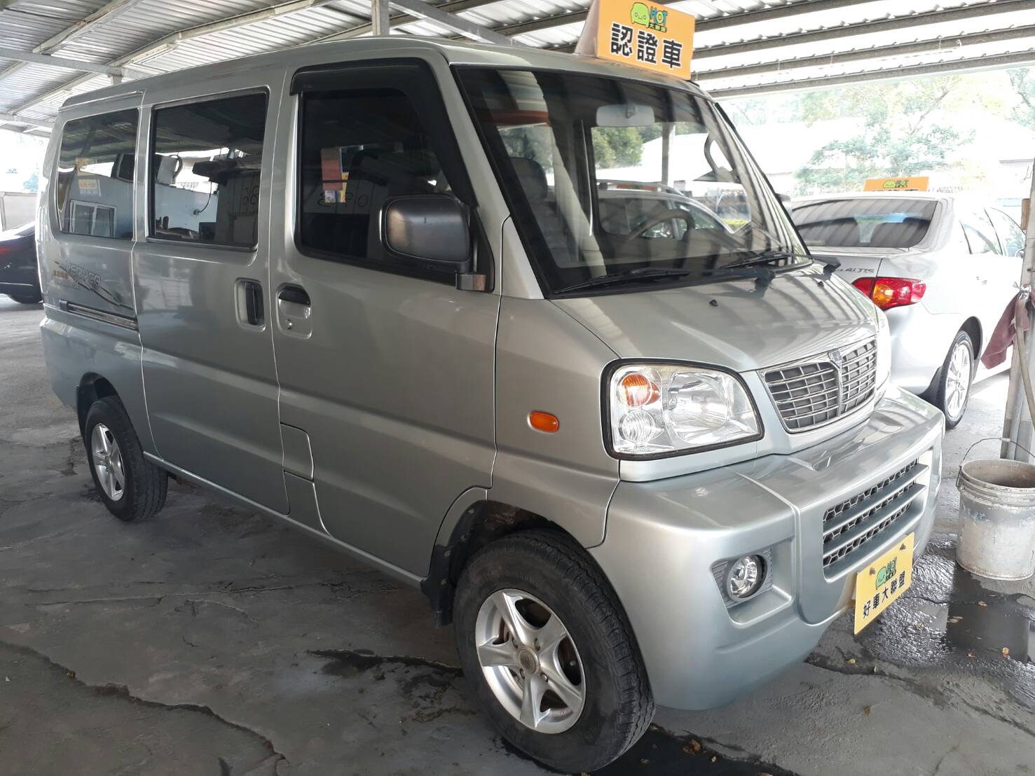 2011 Mitsubishi 三菱 商用車